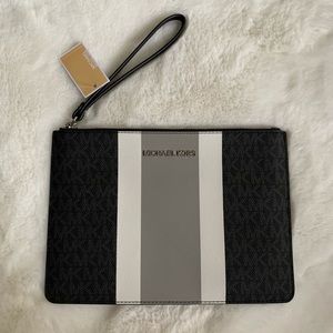 MICHAEL KORS LARGE WRISTLET